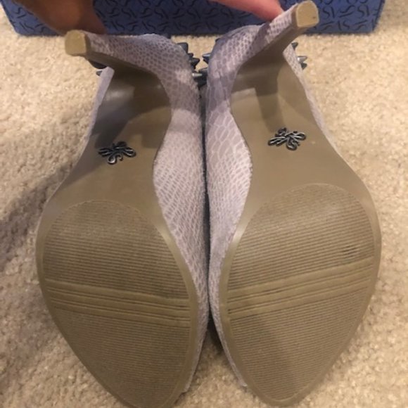 Heels - Picture 5 of 6